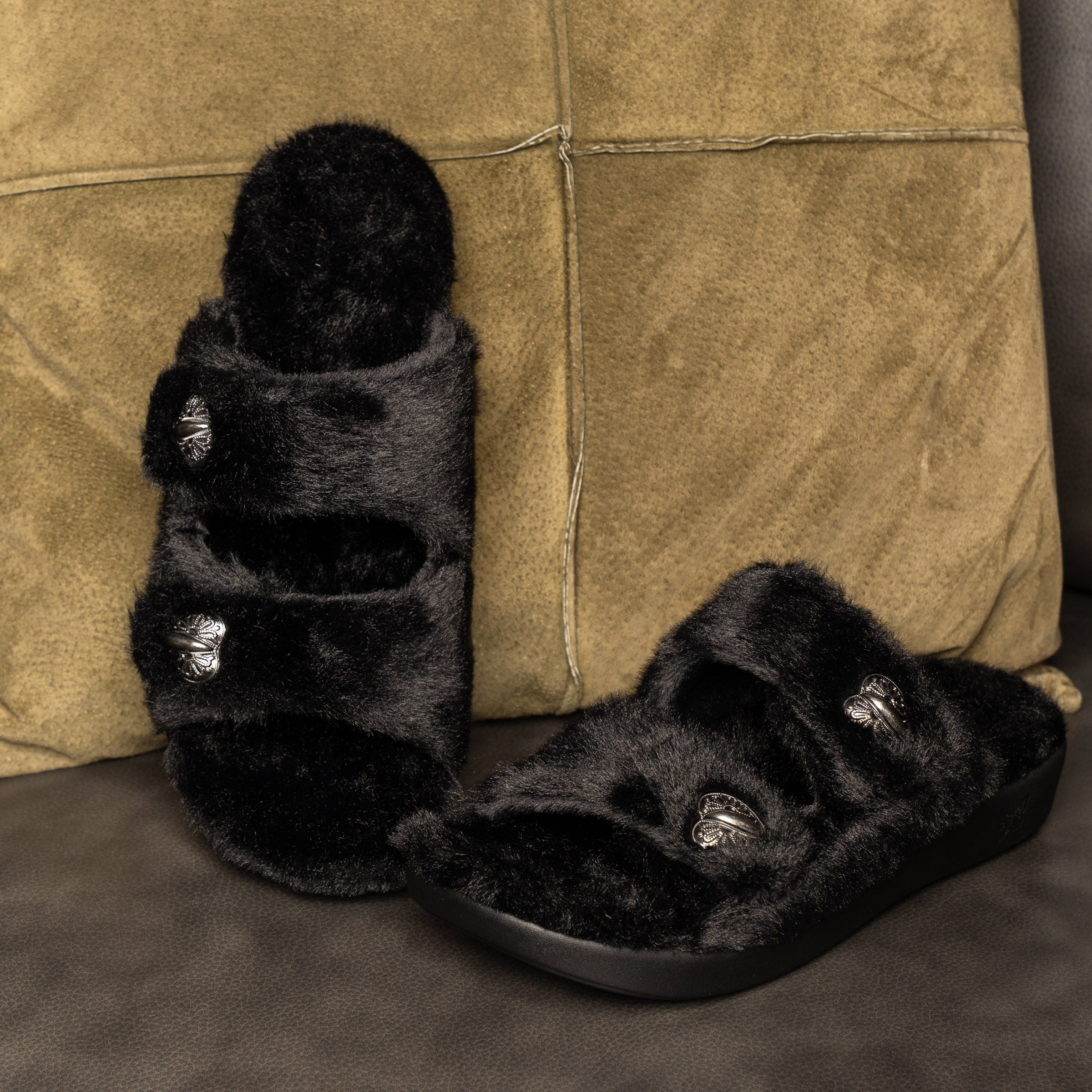 Chillery Black Slipper - Web Exclusive - Image 2